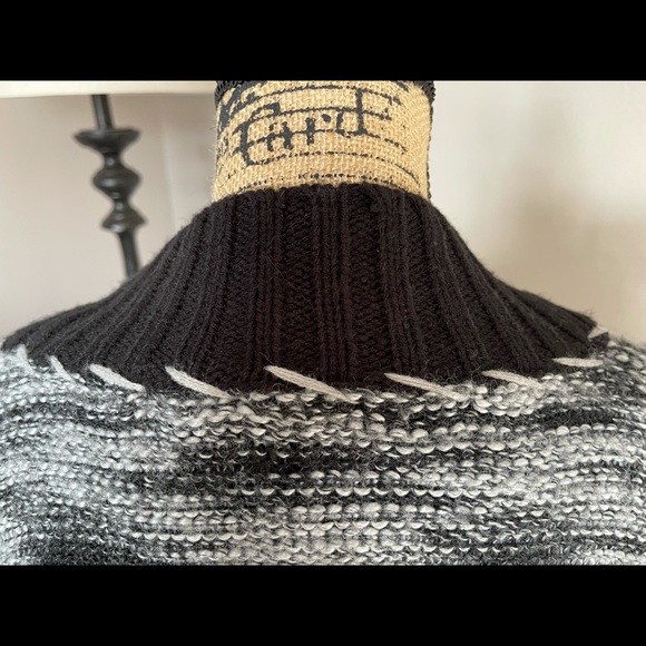 Stylish black and white cardigan sweater with fun detailed stitching! - Picture 4 of 6